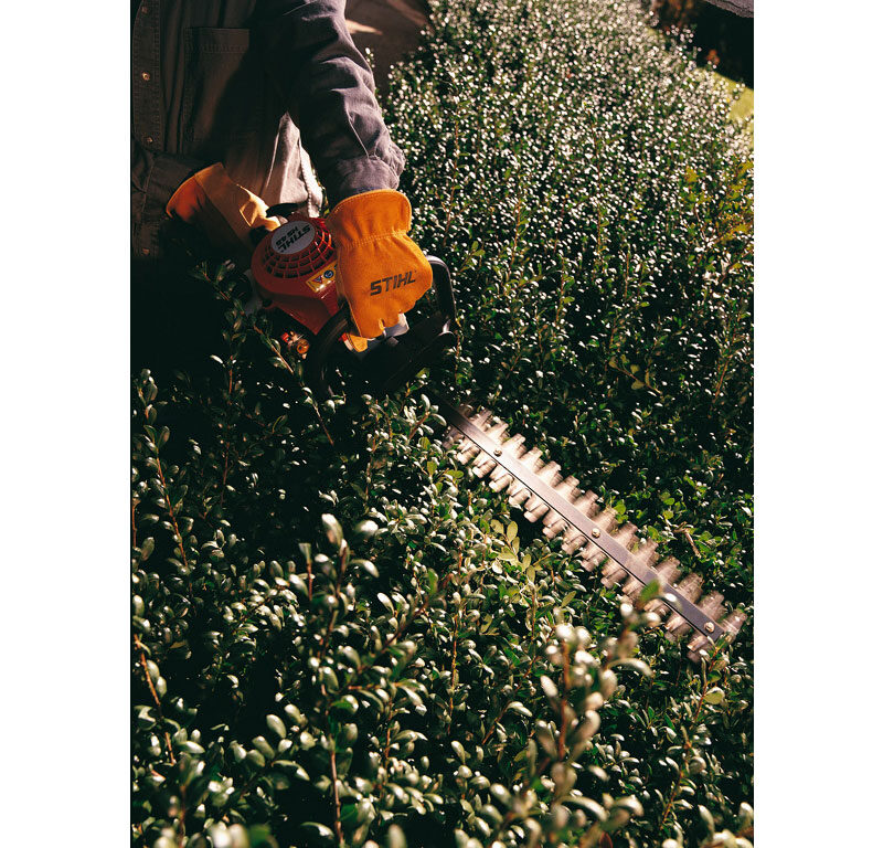 stihl-hs45-motorne-makaze-za-zivu-ogradu-1