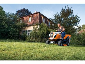 stihl-6112-c-traktorska-kosacica-2